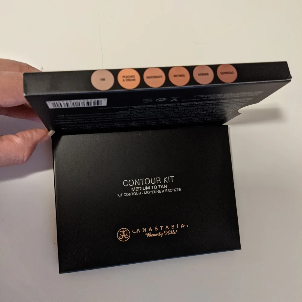Anastasia Beverly hills Medium tan